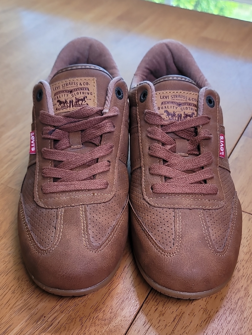 Levi's Men's Chestnut Brown Low-Top Sneakers